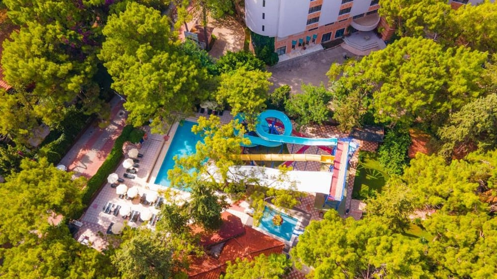Armas Kaplan Paradise Hotel 61/63