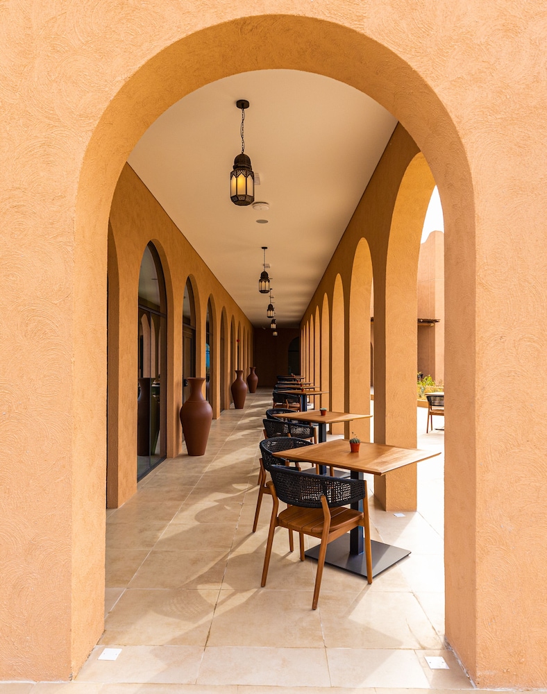 Bab Al Nojoum Bateen Liwa 39/60