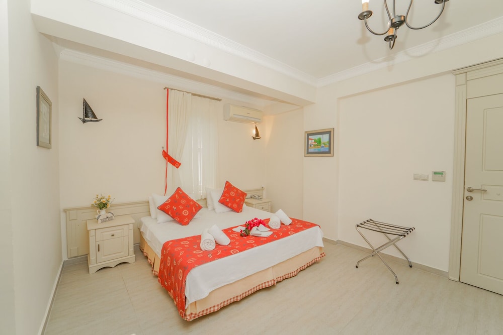 DELUXE, DOUBLE OR TWIN BED, SEA VIEW