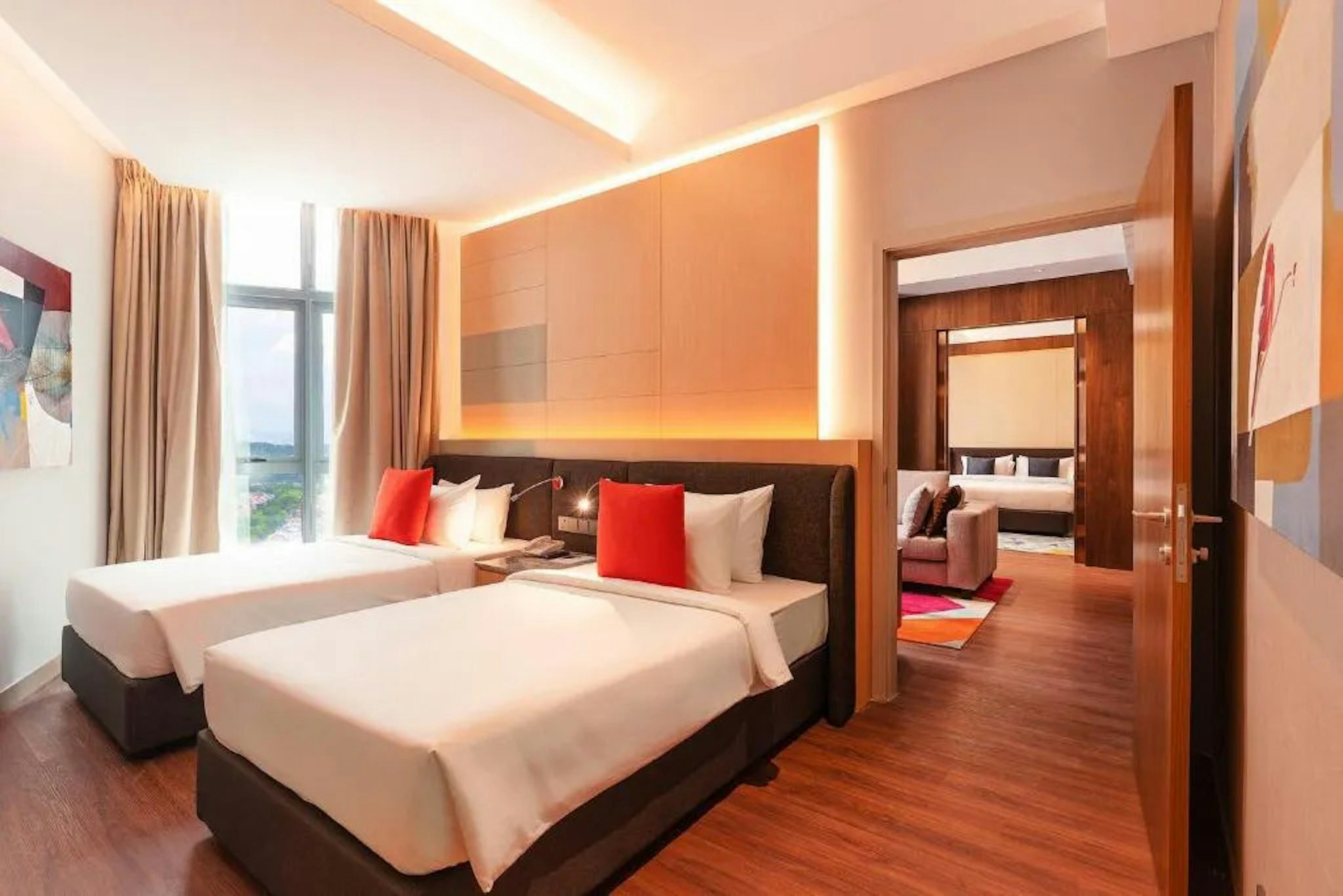 M World Hotel 7/40