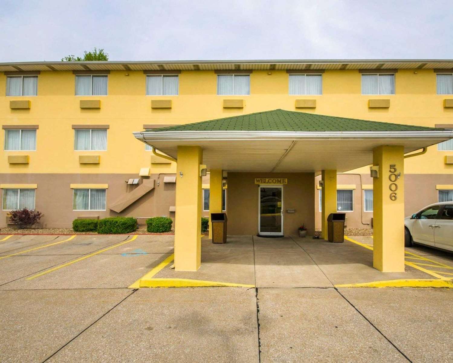 Quality Inn Evansville Eastland Area 3/22