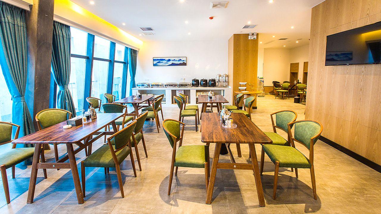 Gujing Junlai Hotel (Luhe Convention & Exhibition Center) 25/30
