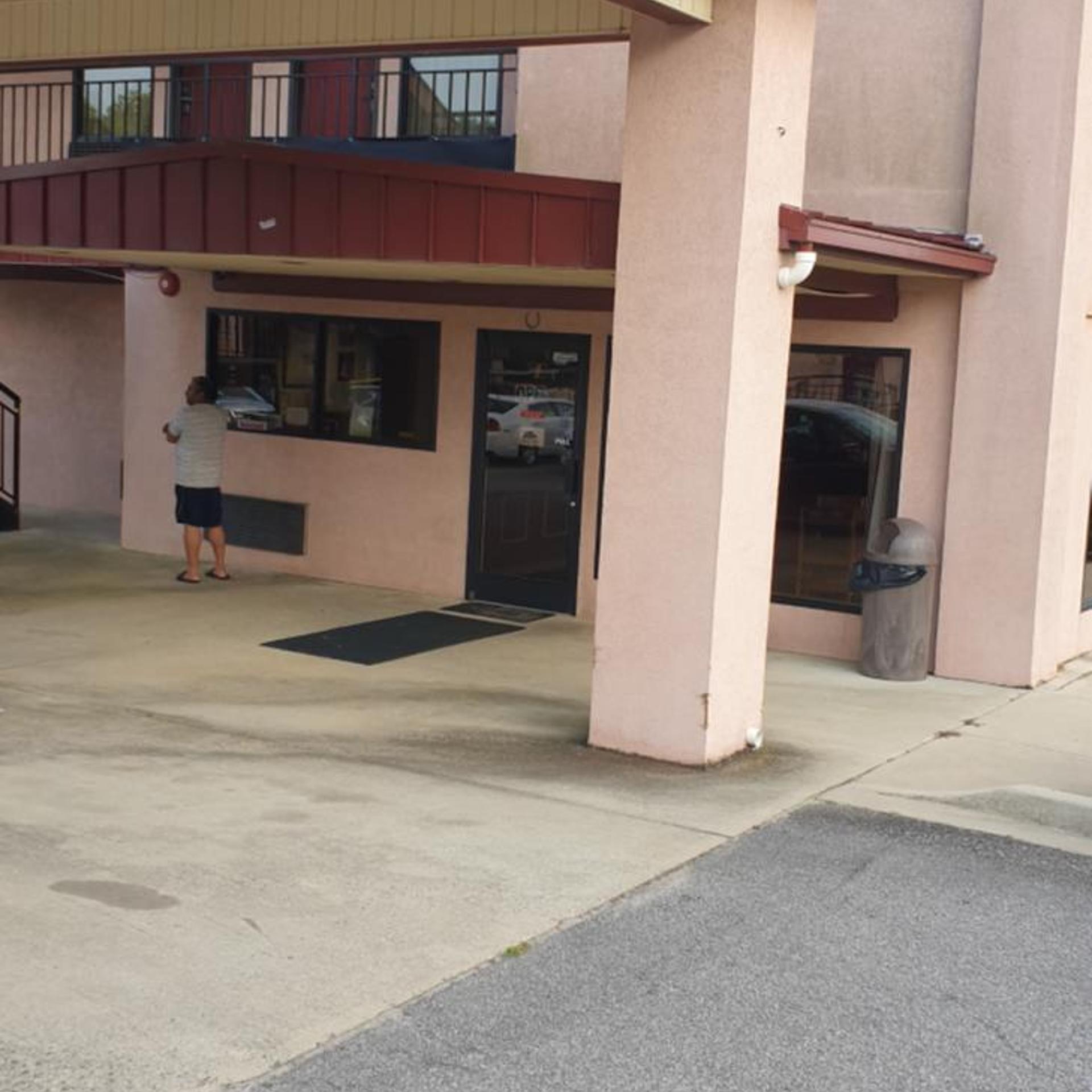 Executive Inn Kershaw 22/25
