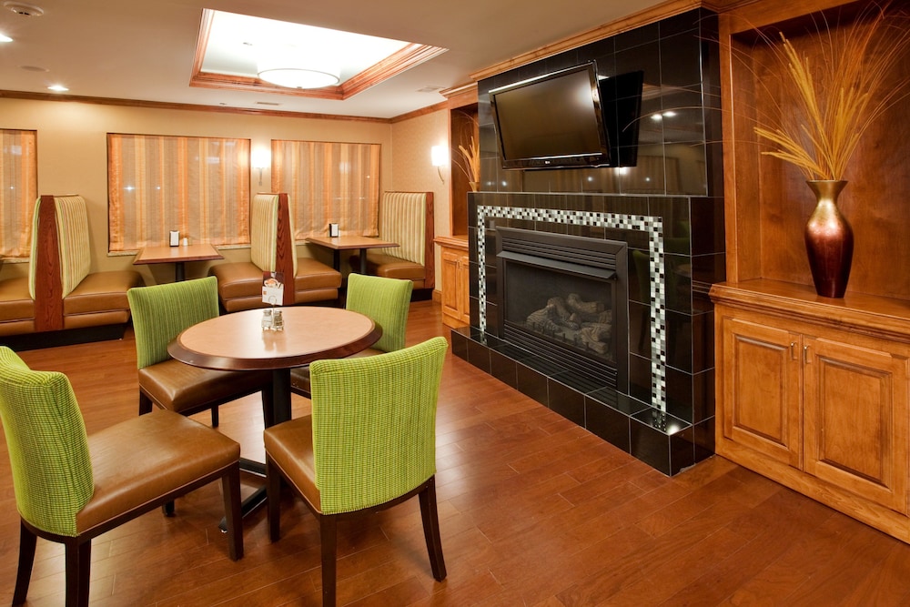 Holiday Inn Express Hotel And Suites Fredericksburg 37/44