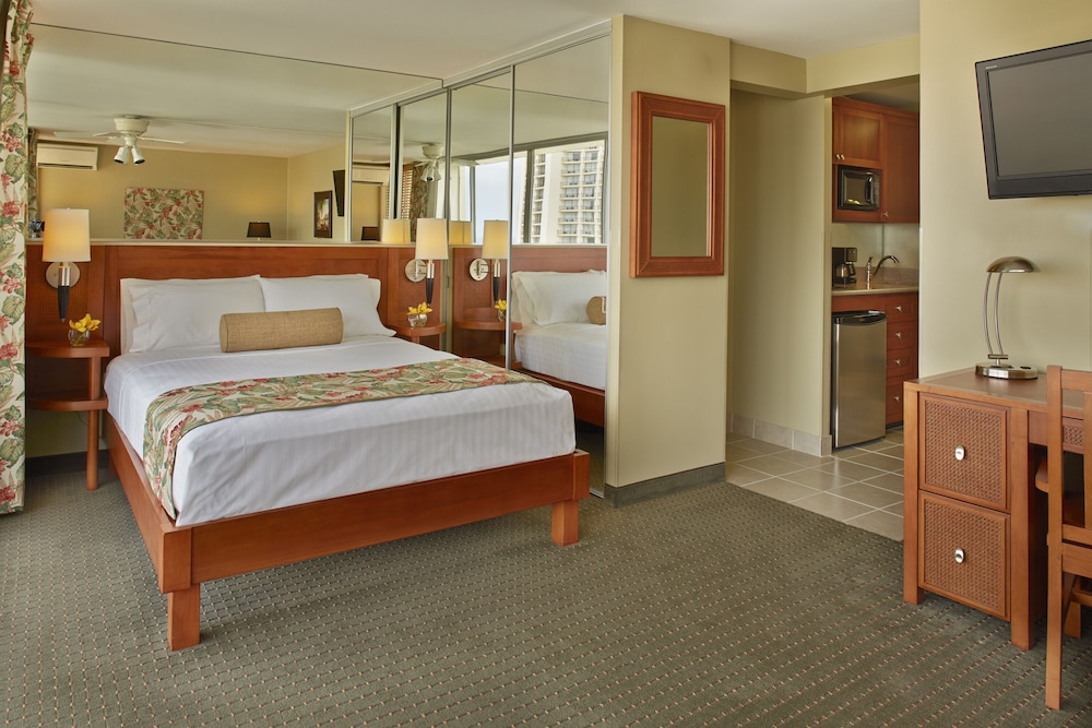 Pacific Monarch Hotel 19/73