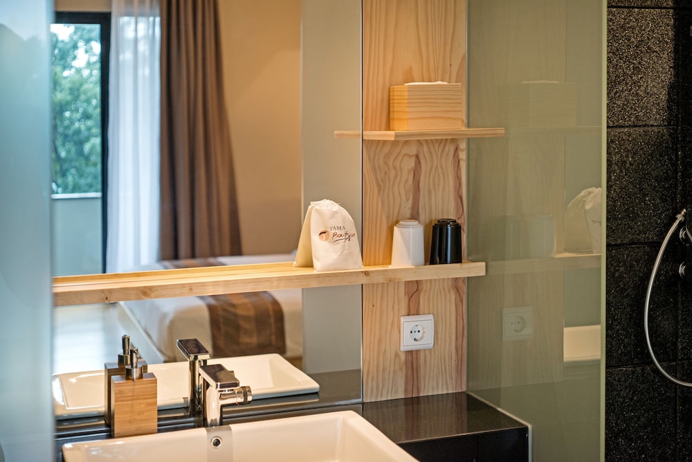 Tama Boutique Hotel 49/50