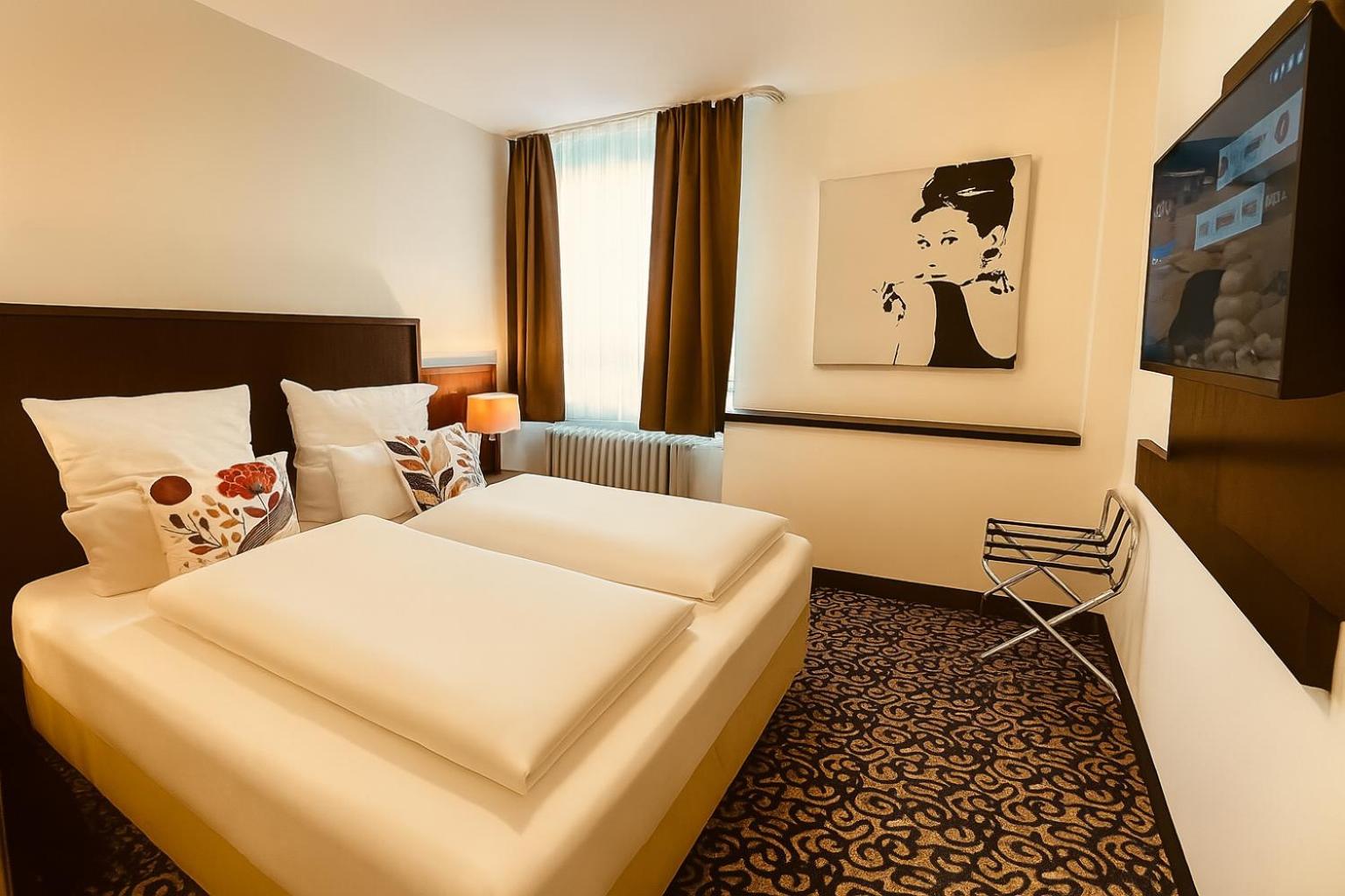 استوديو سوبيريور، Hotel Medo Koln 2/6