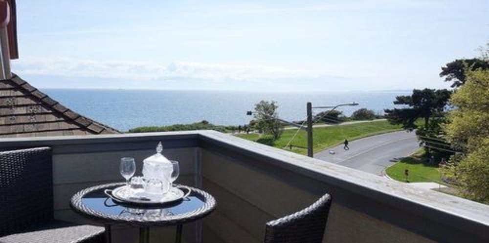 Dashwood Manor Seaside Bed & Breakfast 5/50