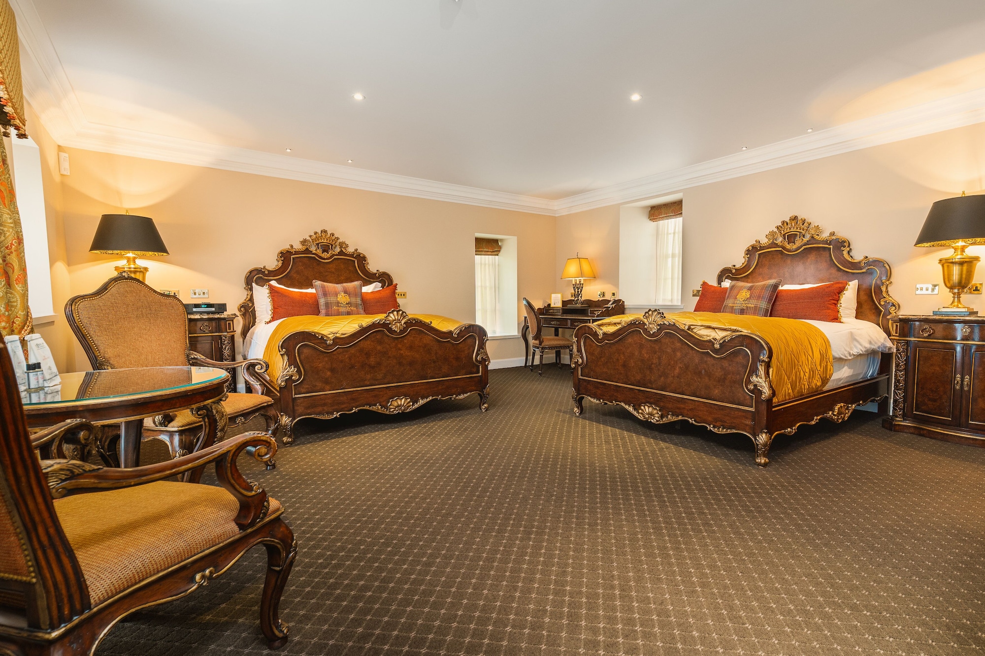 SUPERIOR, LODGE, 2 QUEEN BEDS