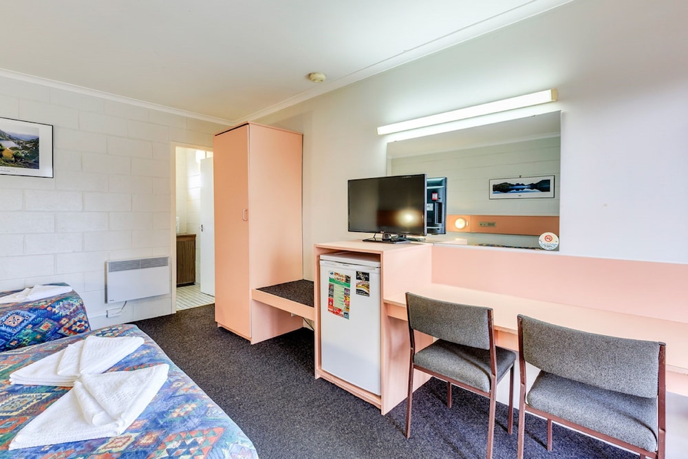 Martin Cash Motel 32/40