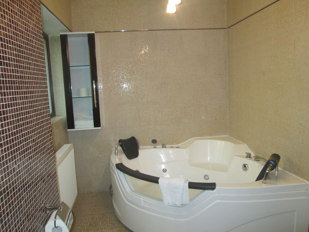 Dumbrava Hotel 42/70