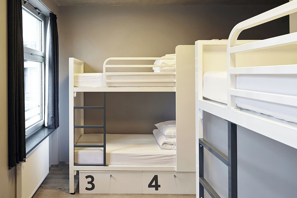 Private, Mixed Dorm, 8 Beds, 4 Bunk Beds