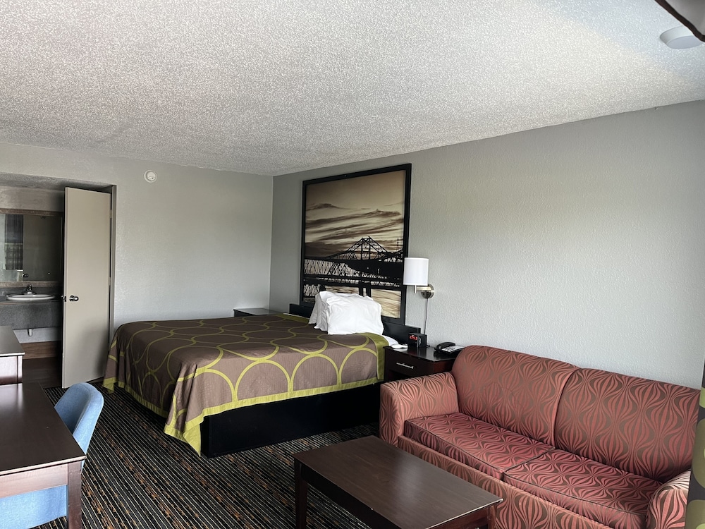 Super 8 by Wyndham Meridian 17/25