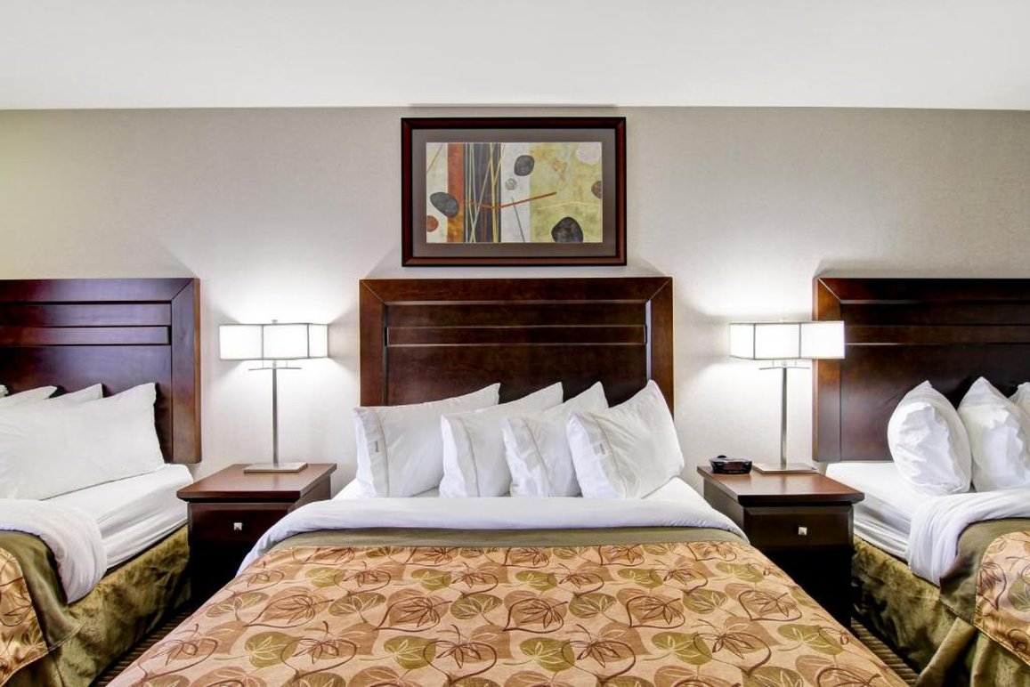 Weyburn Canalta Hotel 13/41