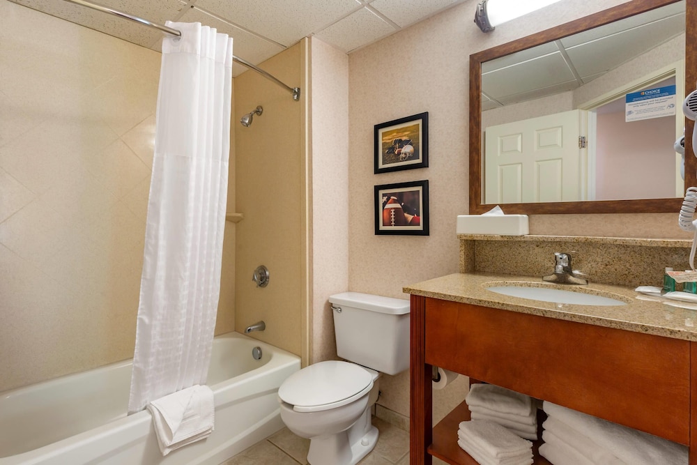 MainStay Suites Foxboro - Mansfield 35/37