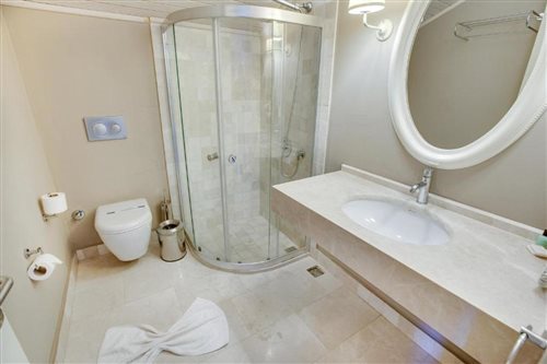 غرفة ديلوكس ثلاثية، The Pinehill Hotel Suites 2/2