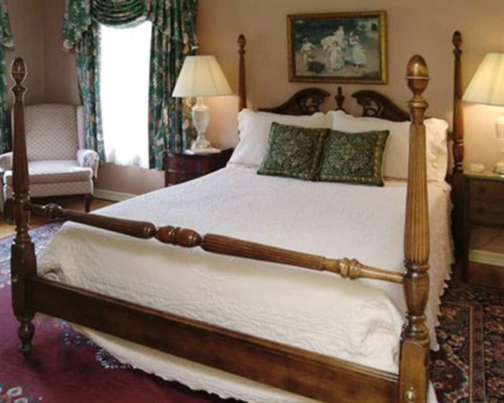Montague Inn 24/73