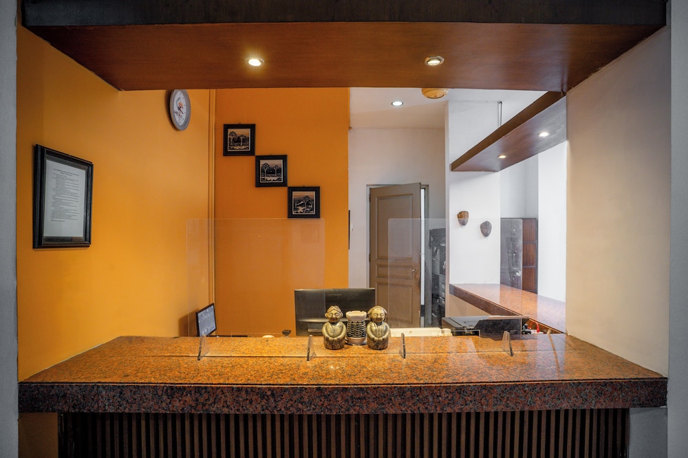 Hotel Poncowinatan - Tugu 4/21