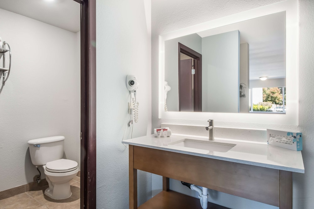 Red Lion Inn Suites Vancouver 24/53