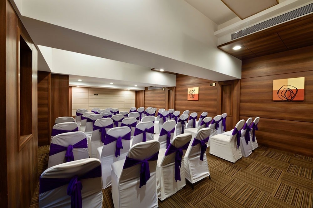 Hotel Leafio Marigold Marol 12/22