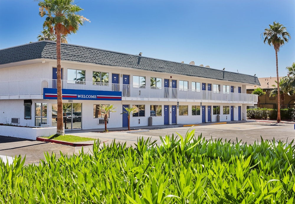 Motel6 Blythe, CA 10/65
