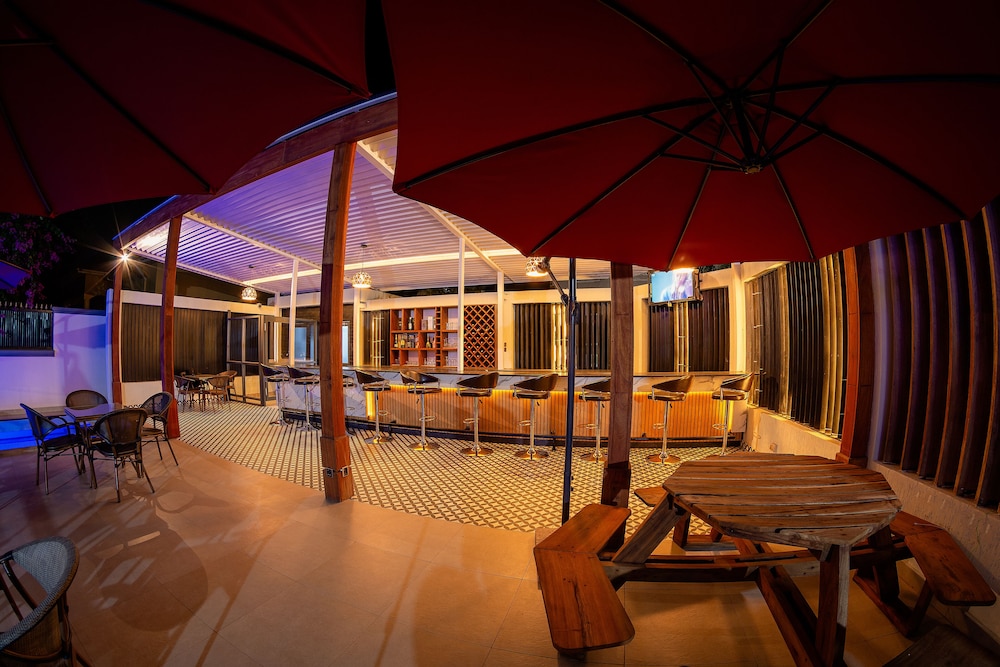 Emperor Hotels 33/39