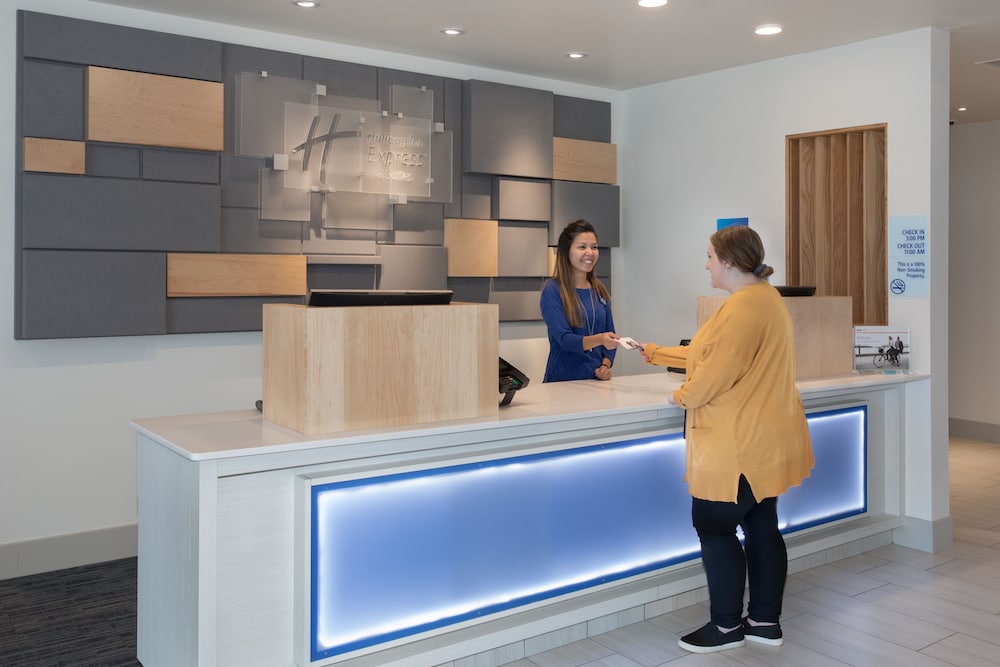 Holiday Inn Express and Suites Sioux City North Event Center an IHG Hotel 10/70