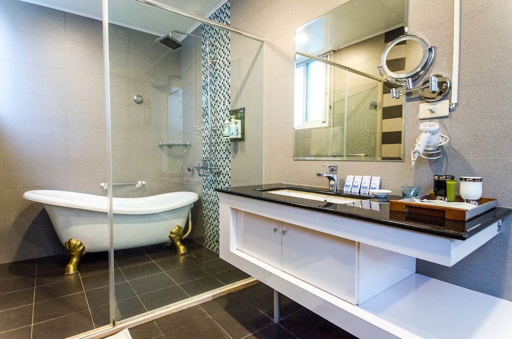 Butchard Villas Sun Moon Lake 40/45