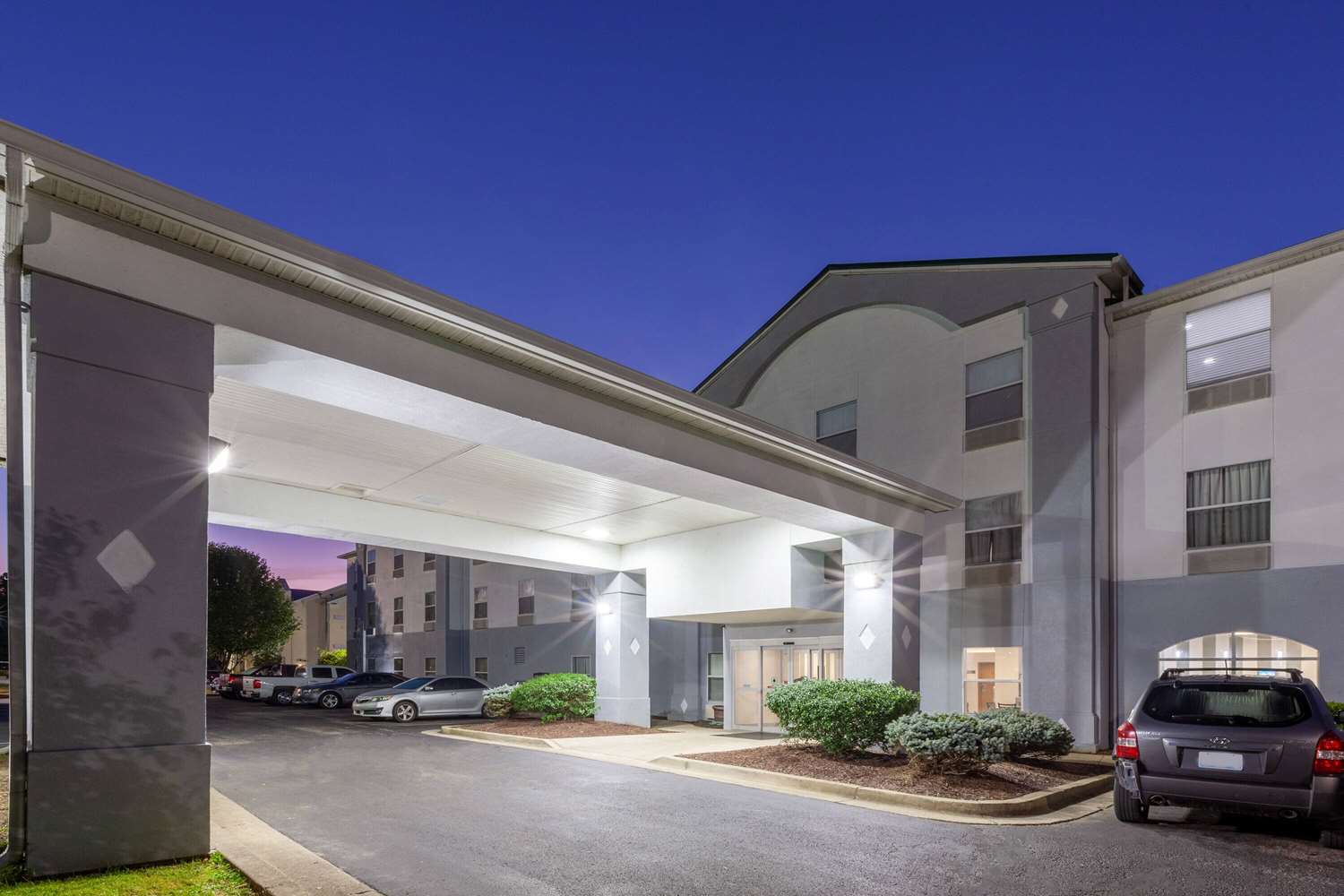 Baymont by Wyndham La Grange KY Southeast 28/37