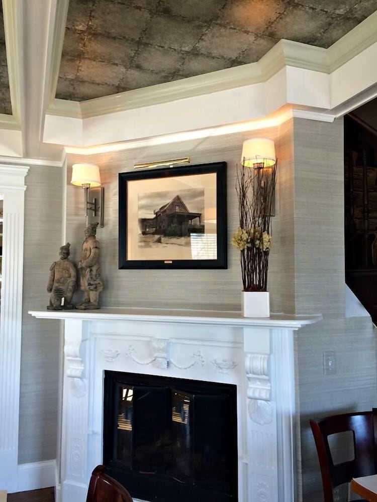 Crowne Pointe Historic Inn Spa 9/75