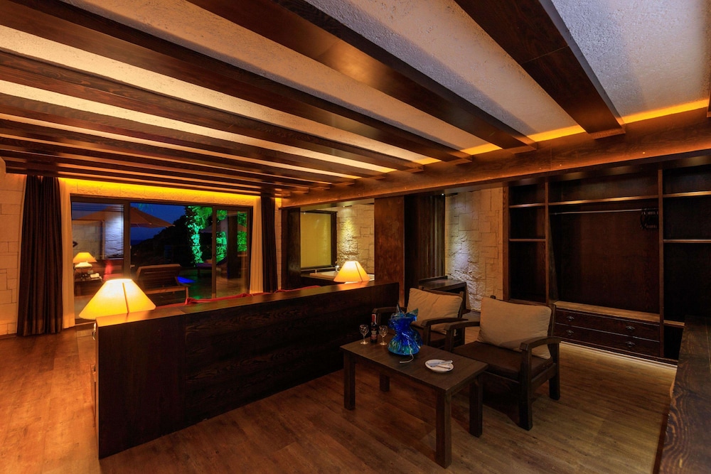 Manaspark Deluxe Hotel 33/50