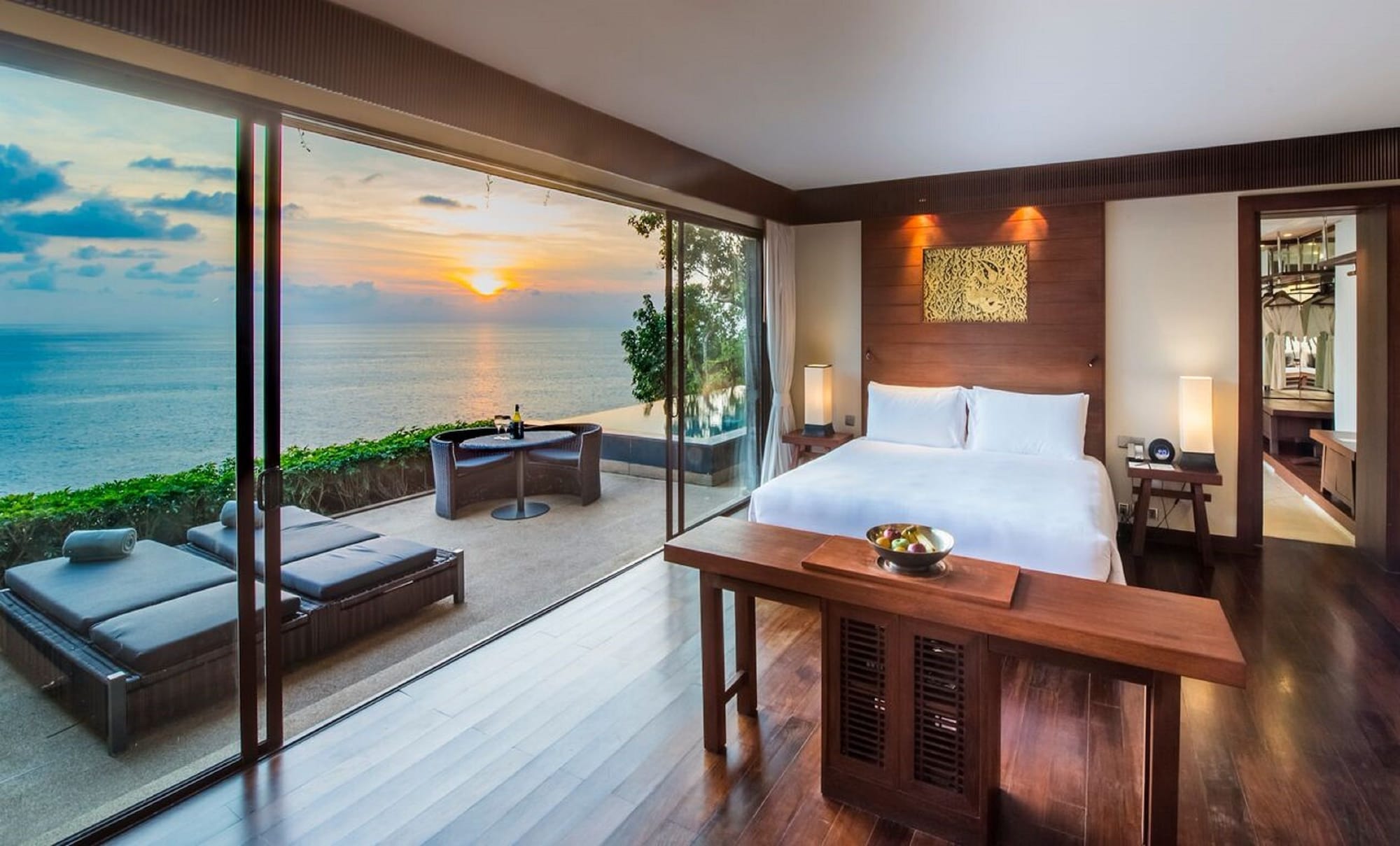 POOL, OCEAN, SUITE