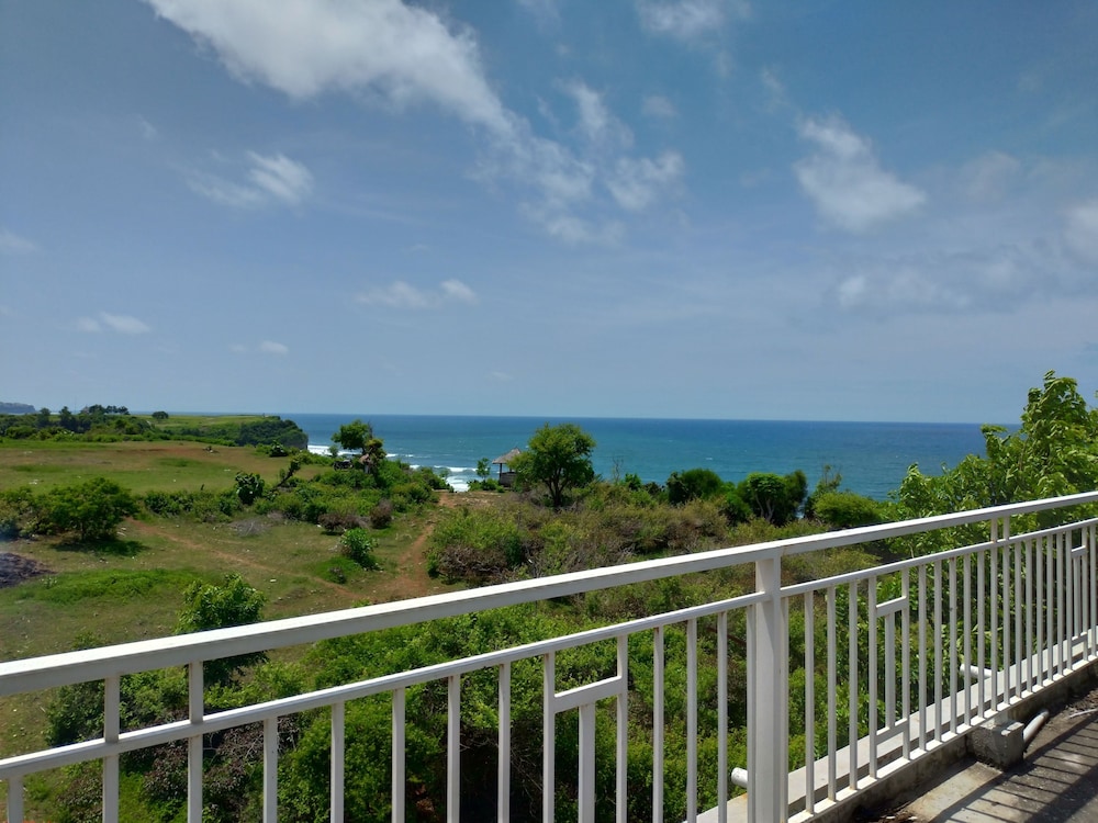 Balangan Paradise Hostel and Restaurant 44/46