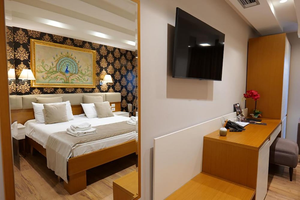 Hotel Queen 20/34