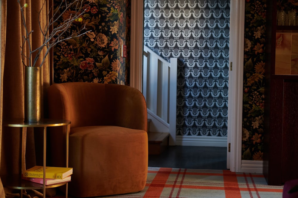 Dairy Private Luxury Hotel 66/81