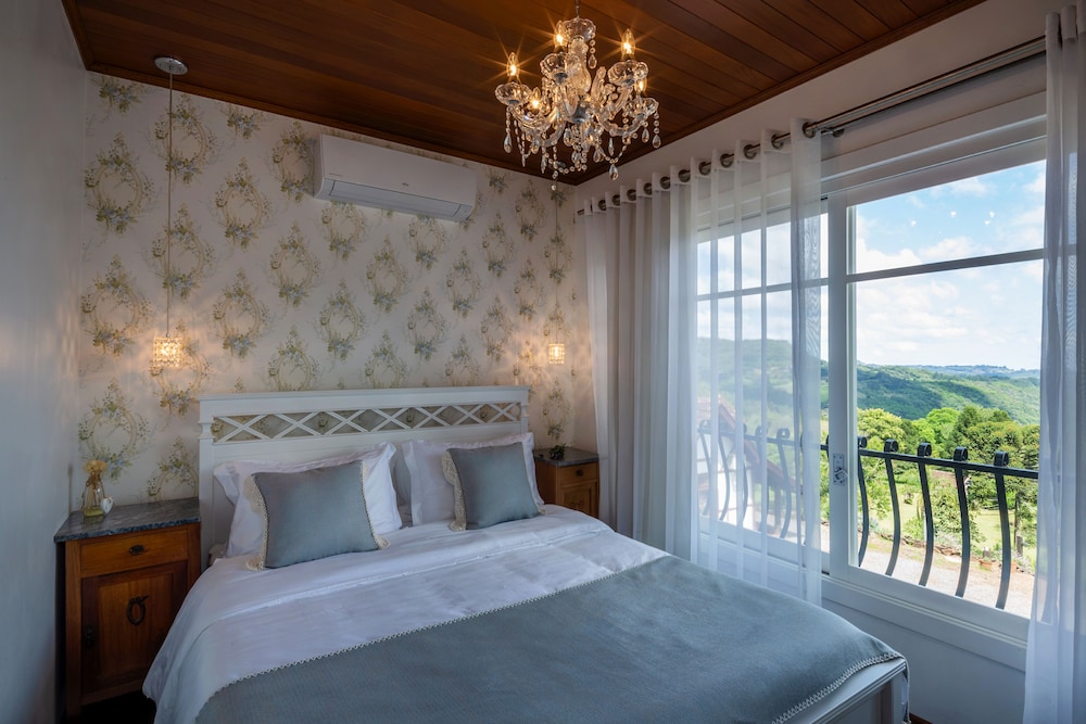 HONEYMOON, CHALET, MOUNTAIN VIEW, BATHTUB