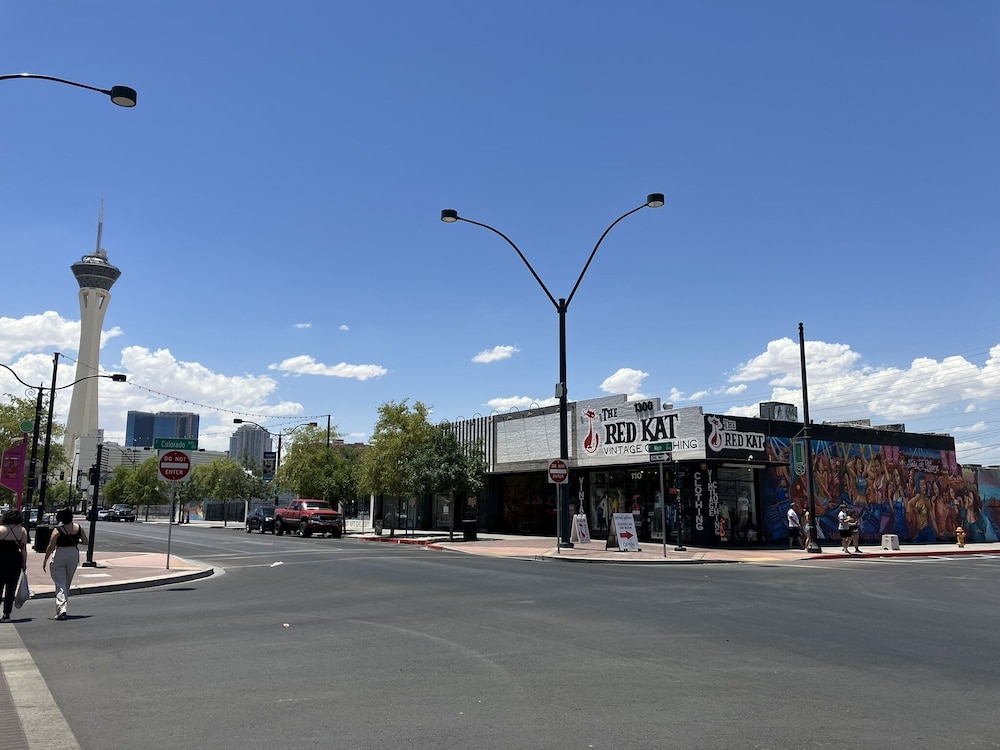 Desert Moon Motel 39/63
