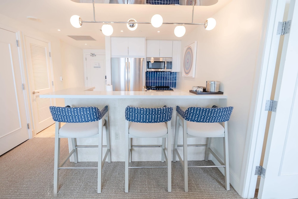 Fontainebleau Miami Beach Private Luxury Suites 35/50