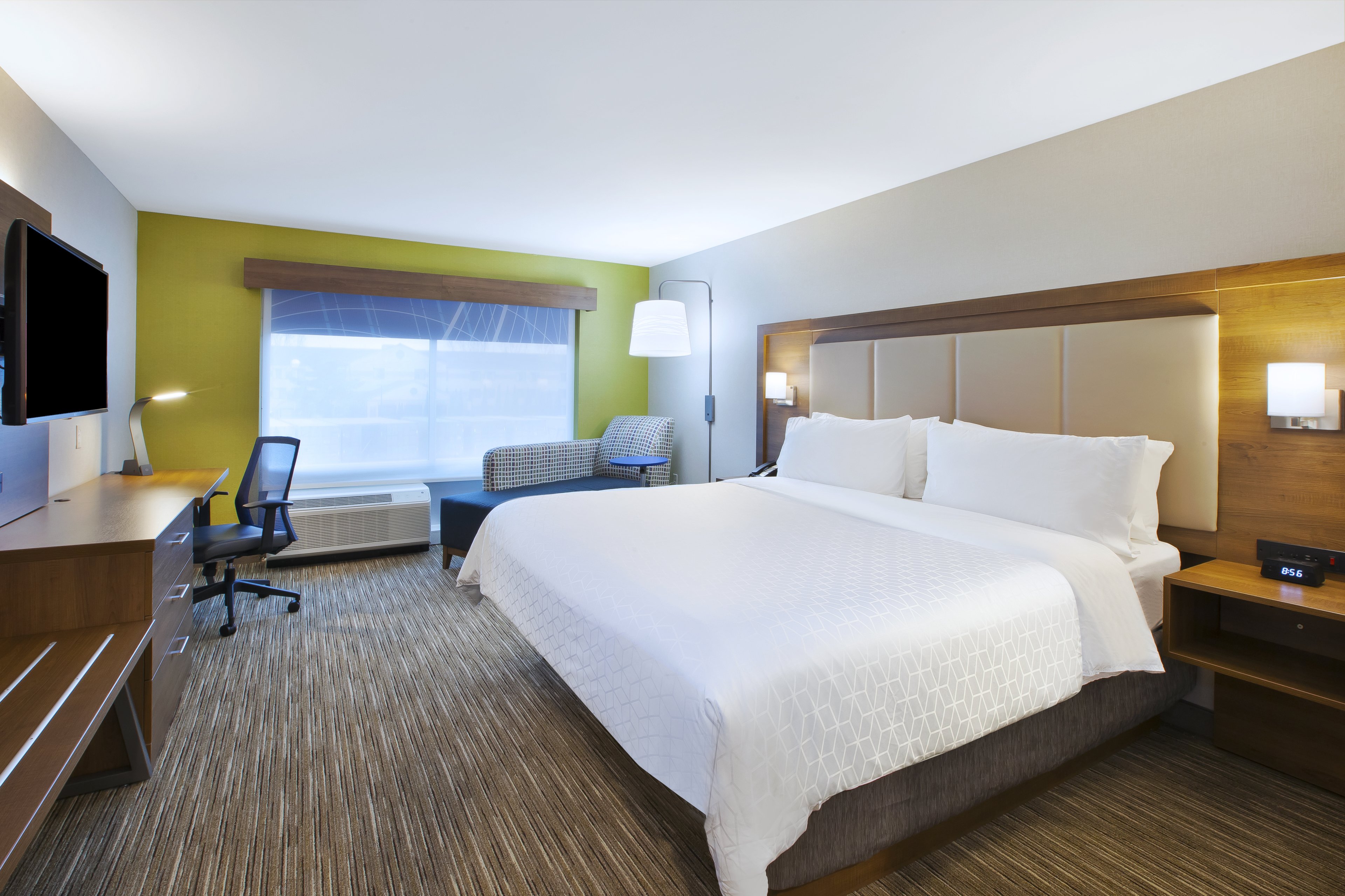 Holiday Inn Express Suites Grand Rapids Airport North 14/32
