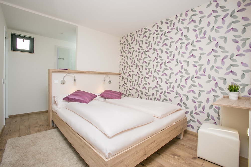 2 Bedrooms, Mobile Home, Twin Beds, Sofa، Plitvice Holiday Resort 3/5