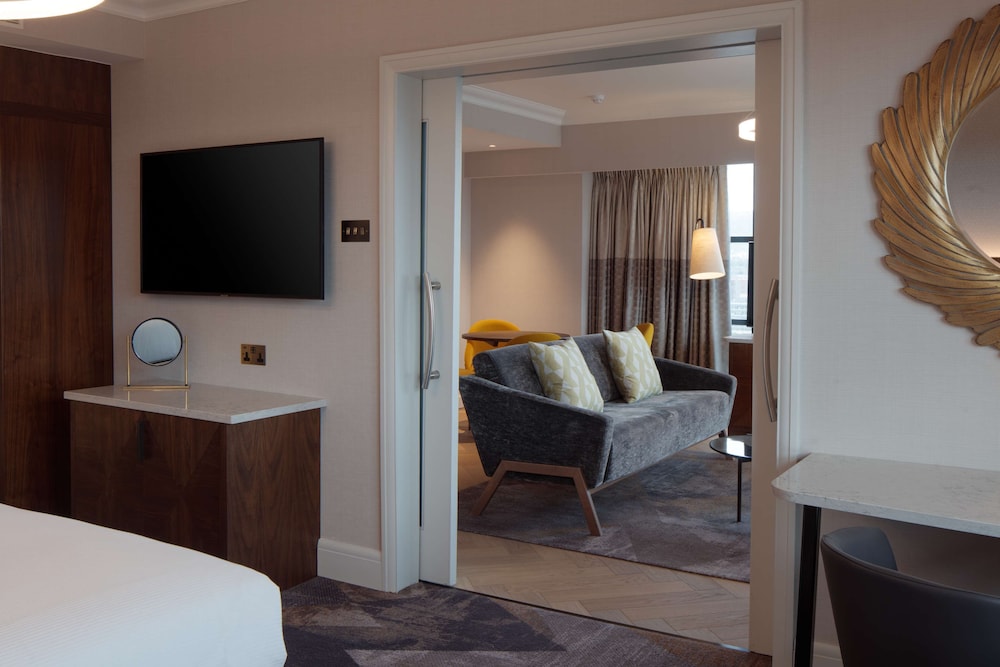 Hilton Belfast 32/75
