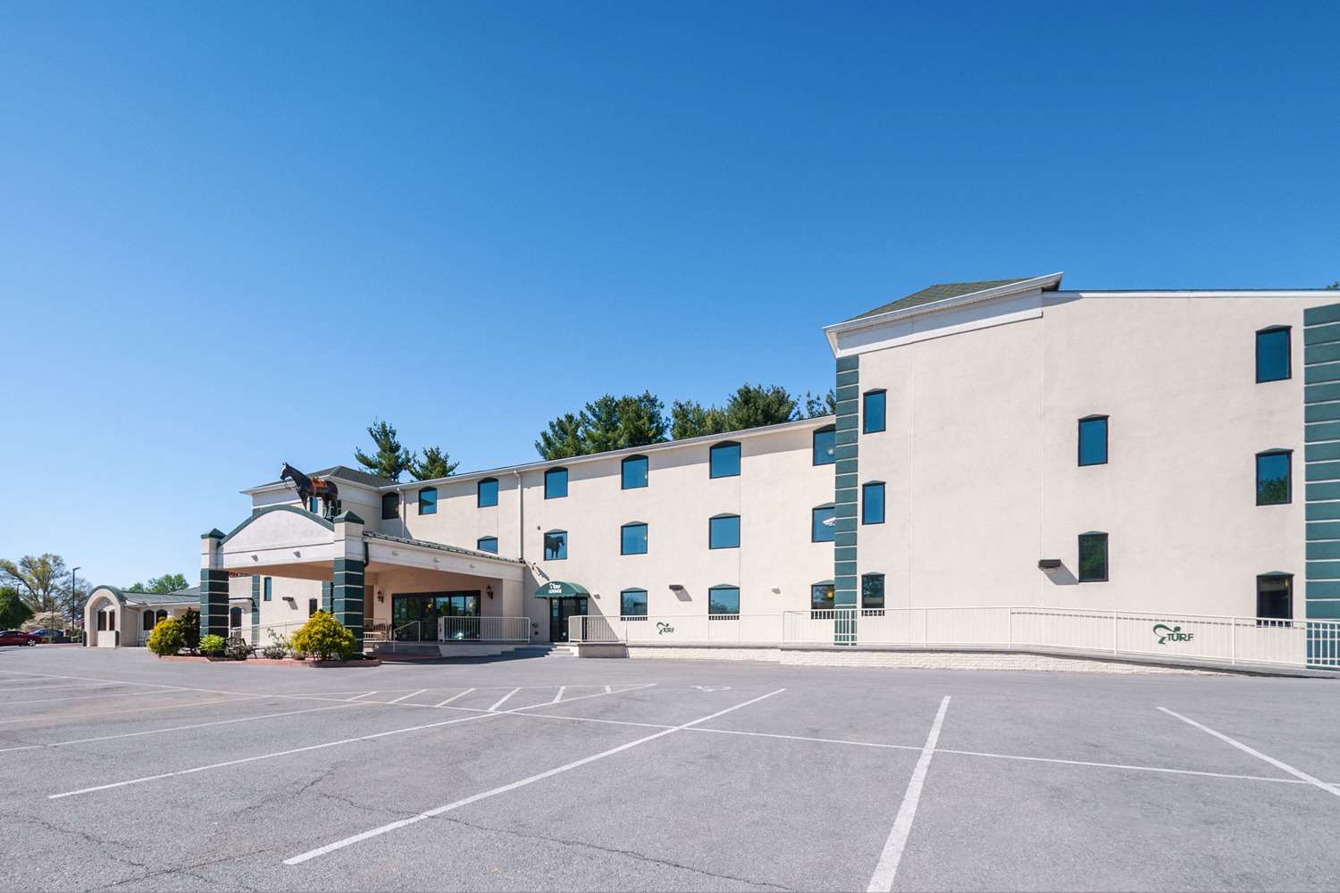 Rodeway Inn and Suites Charles Town WV 43/45