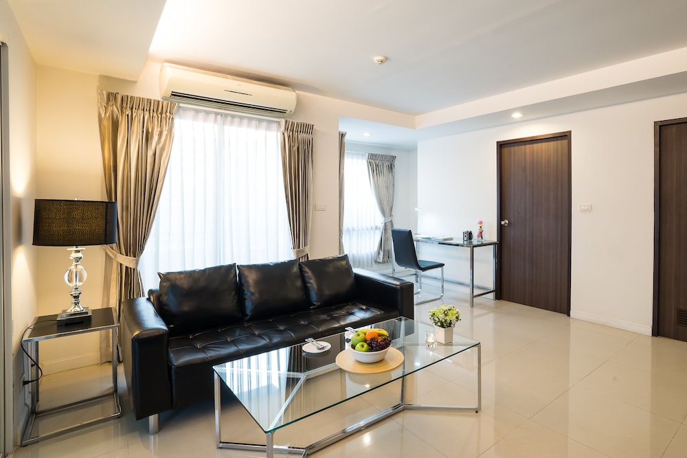 Beyond Suite Hotel 54/73
