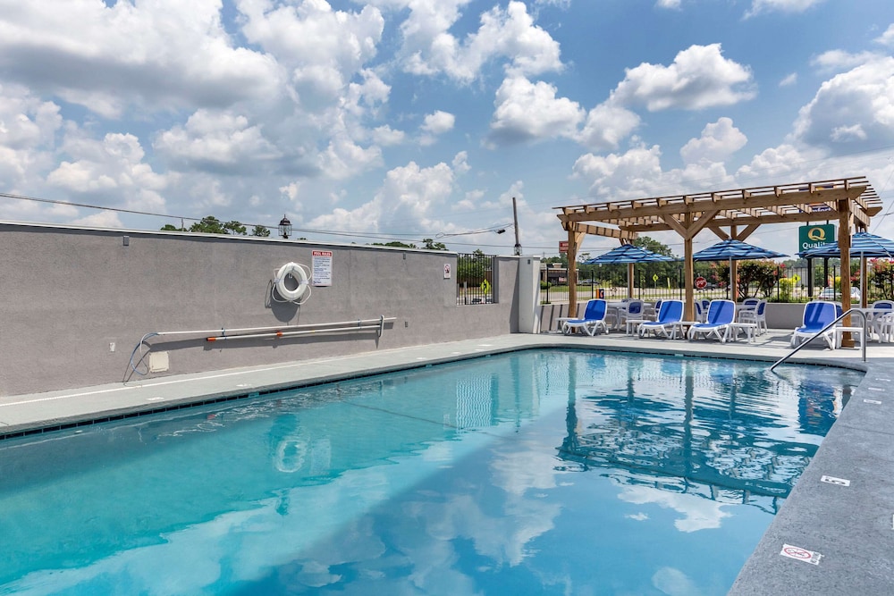 Quality Inn & Suites Spring Lake - Fayetteville near Fort Bragg 5/41