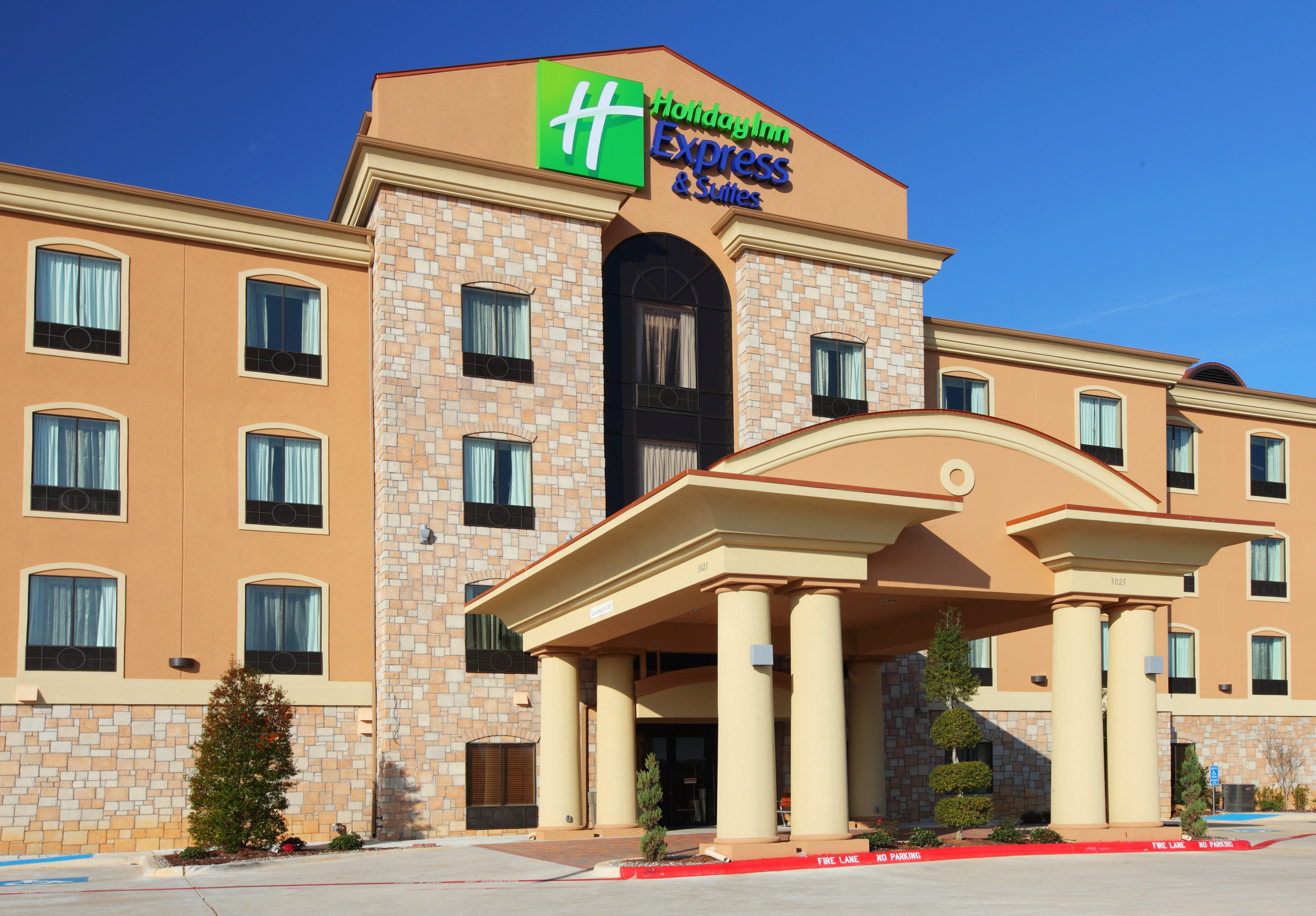 Holiday Inn Express Hotel and Suites Paris 3/30