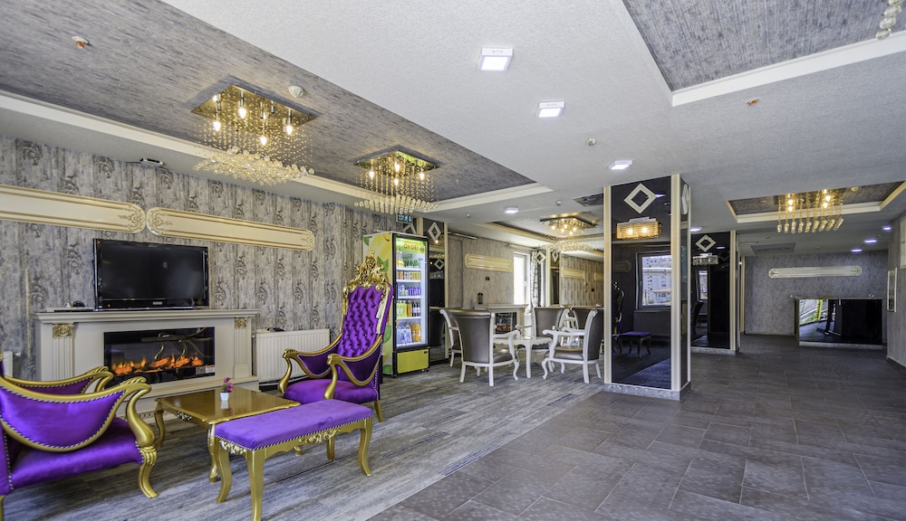 Real House Hotel 6/15
