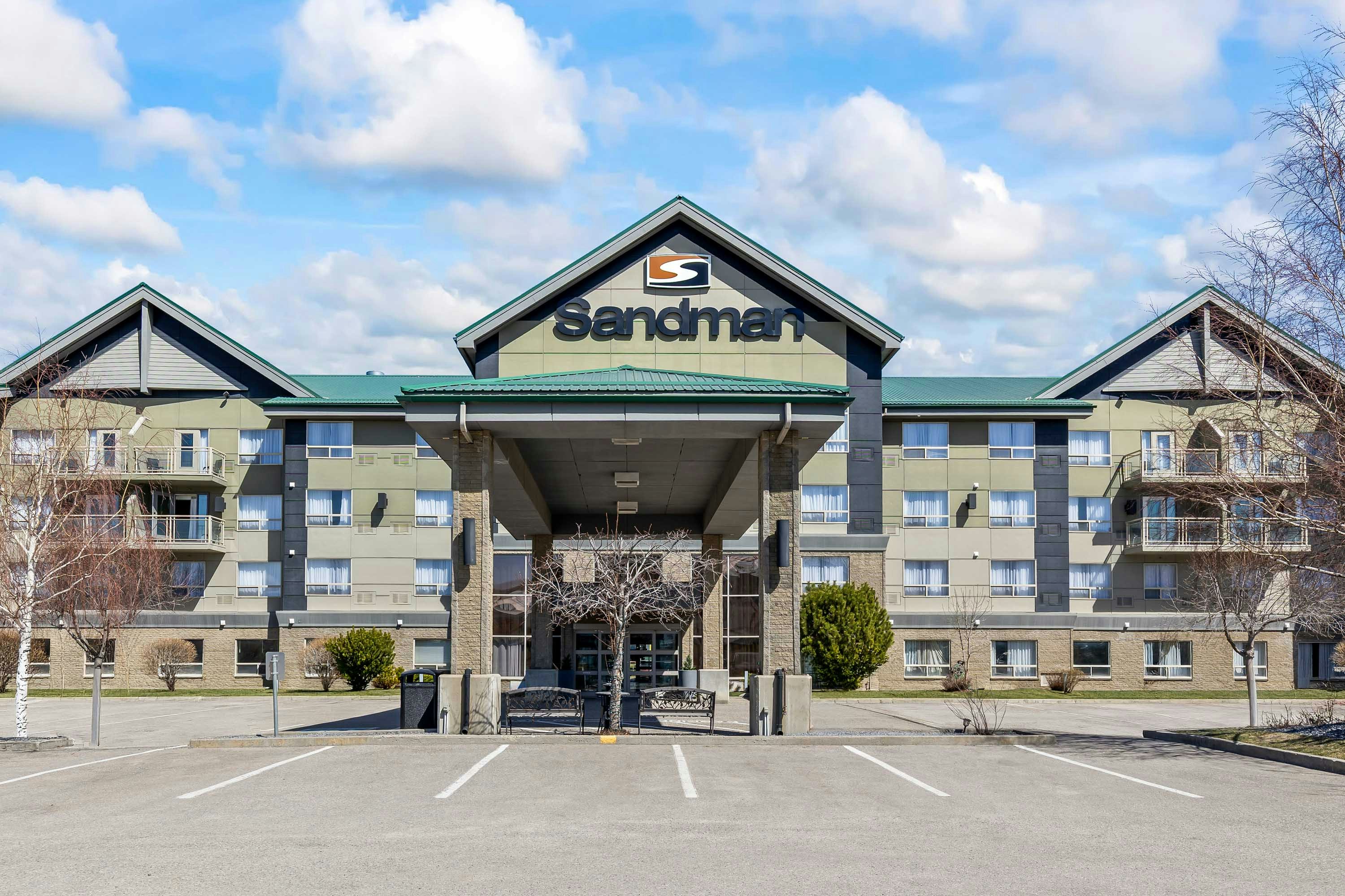 Sandman Hotel and Suites Calgary West 66/67