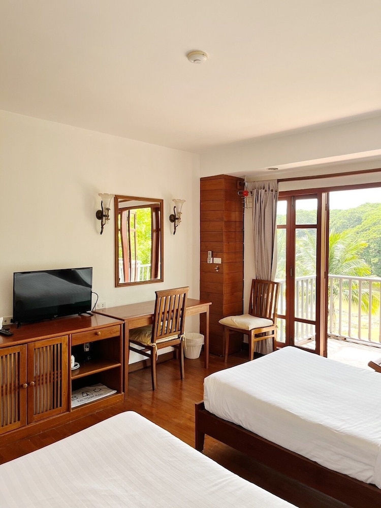 RIVERHOUSE HOTEL 42/71