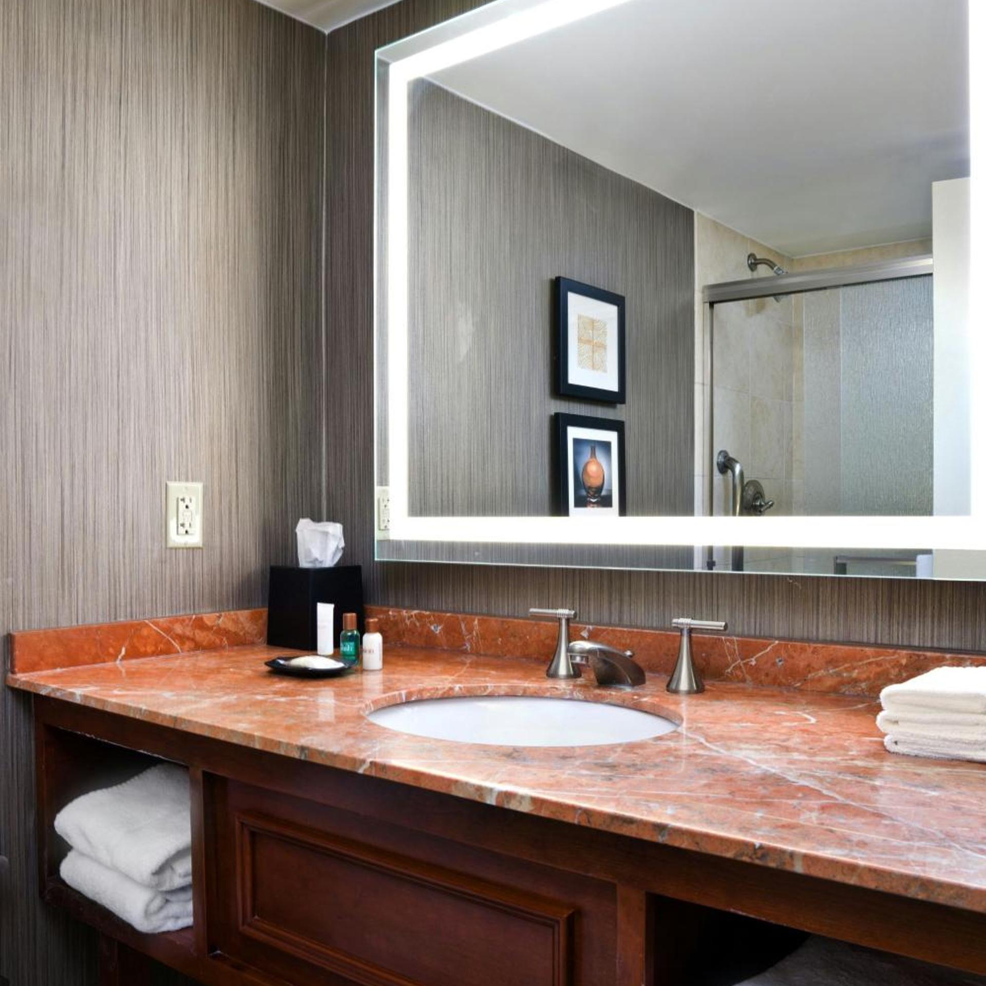 Suite, King Bed, Concierge Level