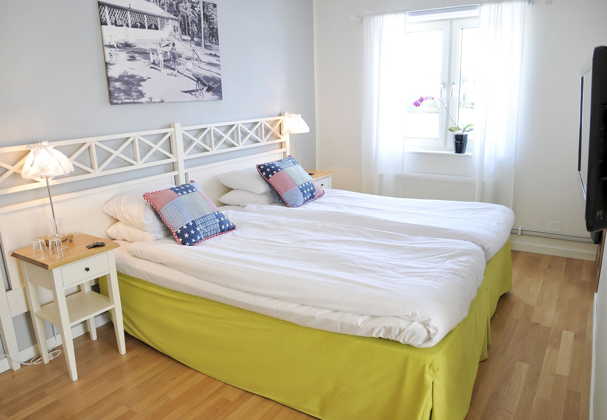 Family, Twin Beds, Murphy Bed
